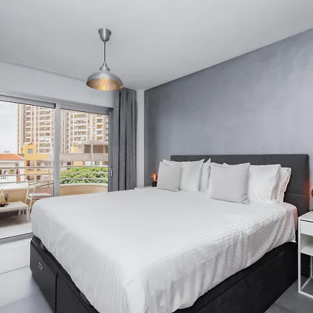 Modern 2 Bed Sea View Pool Access *