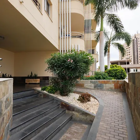 Modern 2 Bed Sea View Pool Access * 阿德耶