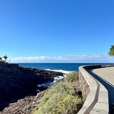 Modern 2 Bed Sea View Pool Access Appartamento *