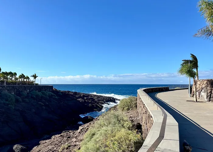 Modern 2 Bed Sea View Pool Access Appartamento *