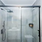 Apartment Modern 2 Bed Sea View Pool Access