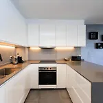 Apartment Modern 2 Bed Sea View Pool Access *