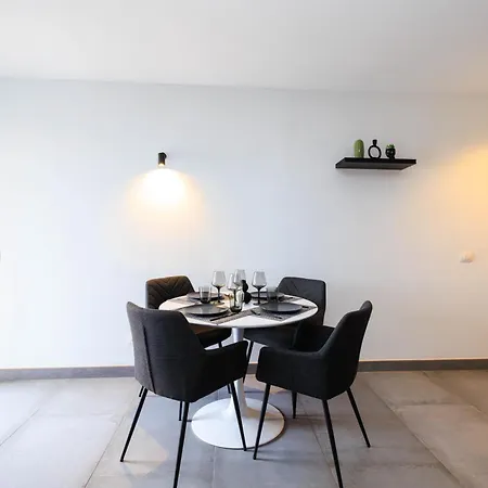 Modern 2 Bed Sea View Pool Access 阿德耶