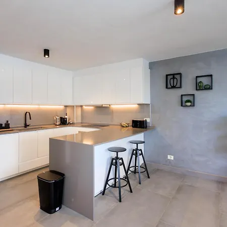 Apartment Modern 2 Bed Sea View Pool Access Costa Adeje (Tenerife)