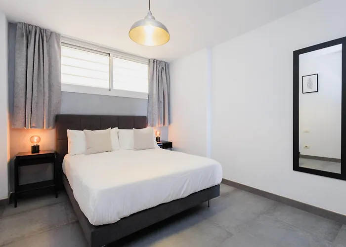 Modern 2 Bed Sea View Pool Access Costa Adeje (Tenerife)